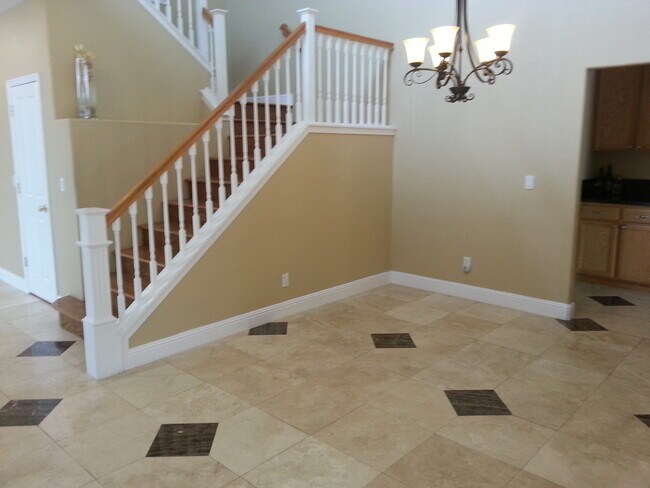 Building Photo - Lovely 5 bedroom Antioch Home