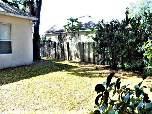 Building Photo - 2042 Ancient Oak Dr