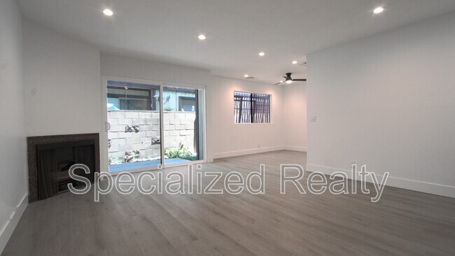Building Photo - 9603 Van Nuys Blvd