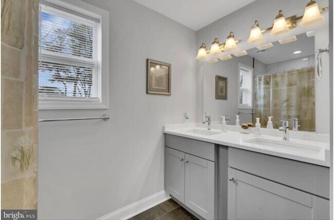 Building Photo - Bellmaw/Palmyra - 5 Bed 2 Bath Single