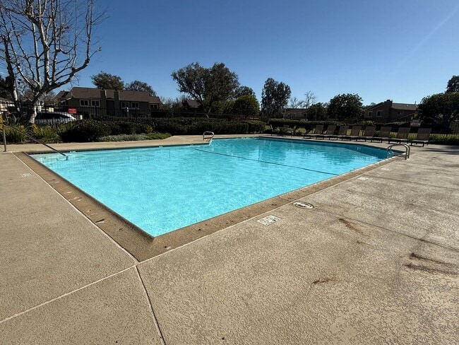 Building Photo - Beautiful 3 bedrooms corner unit condo located in Poway.