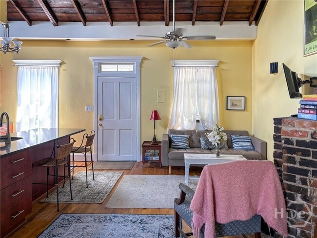 Building Photo - 526 E Charlton St