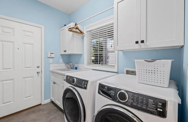 Building Photo - 1632 Cobblefield Rd