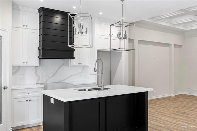 Building Photo - 18 Torreon St