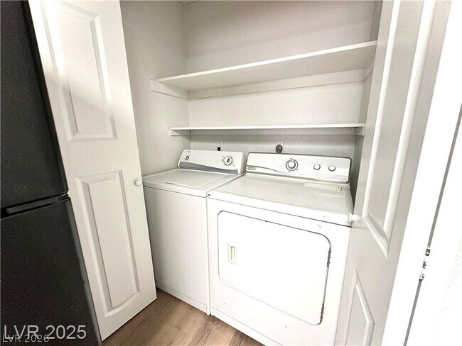 Building Photo - 2112 Venus Ave