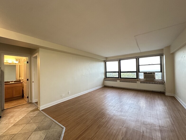 Building Photo - 4180 N Marine Dr