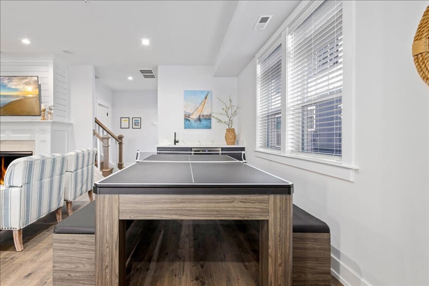 Building Photo - 9412 Ventnor Ave