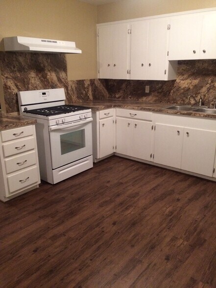 Building Photo - 221 Mitchell St