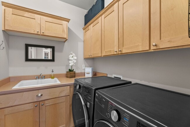 Building Photo - **Spacious 4-Bedroom Craftsman Home on Awb...
