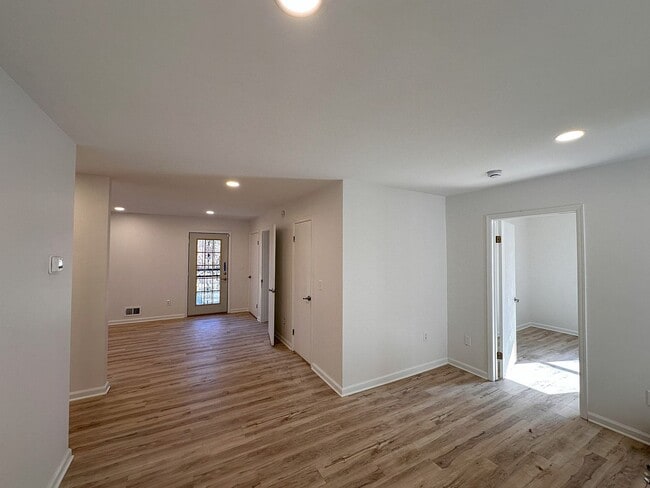 Building Photo - 842 Beatrice Pkwy