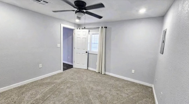 Building Photo - 5250 Oakwood Dr