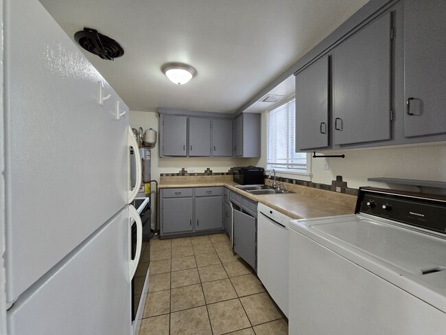 Building Photo - 2205 45th St