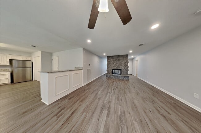 Building Photo - 4135 Lufborough Dr