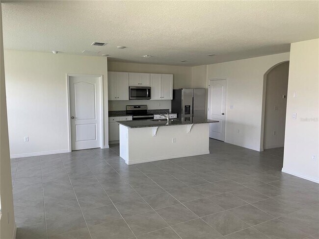 Building Photo - 2136 Silver Brk Wy