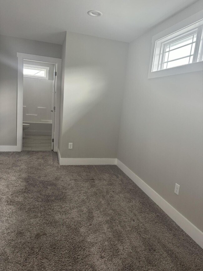 Building Photo - Three bedroom , 2.5 bathroom home in The C...