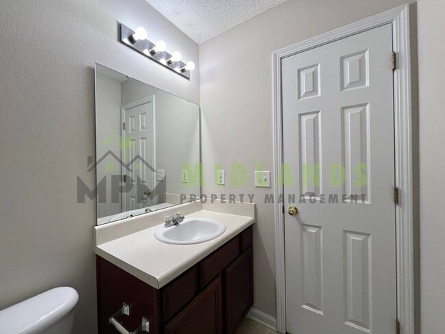 Building Photo - 139 Arthurdale Dr