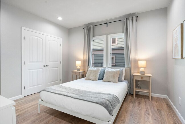 Building Photo - 1002 Adeline St