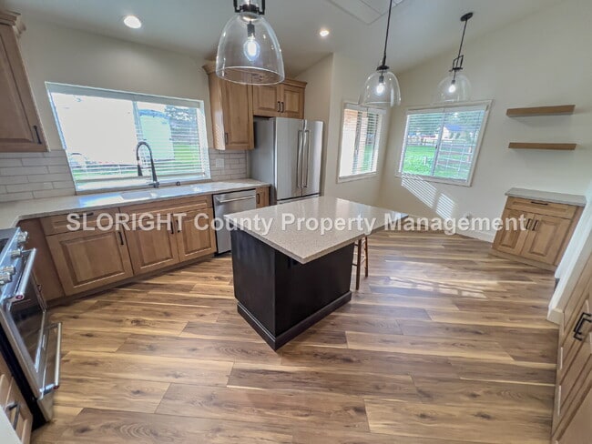 Building Photo - AVAILABLE NOW - Charming Nipomo Home - 3 Bed / 2 Bath