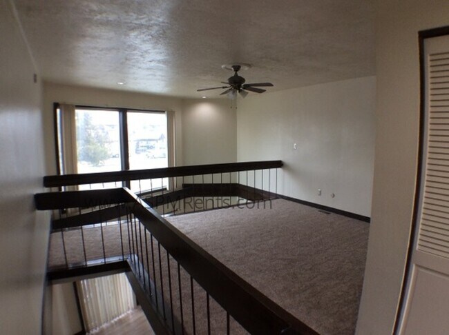 Building Photo - 1 bed, 1 bath, pool