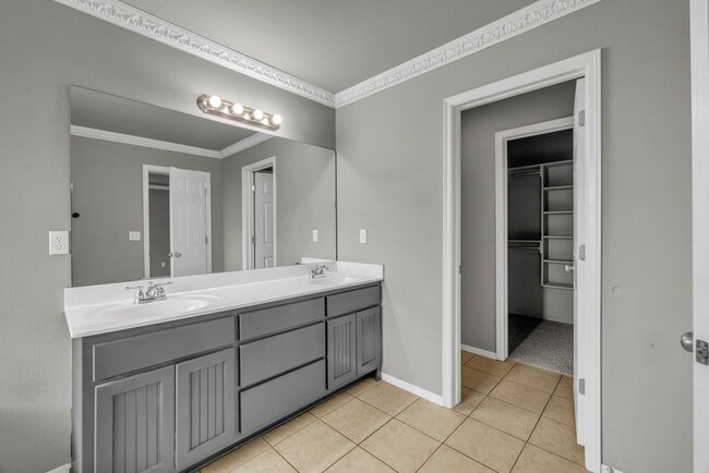 Building Photo - Welcome to this gorgeous home in the highly desirable Eddington Place neighborhood!