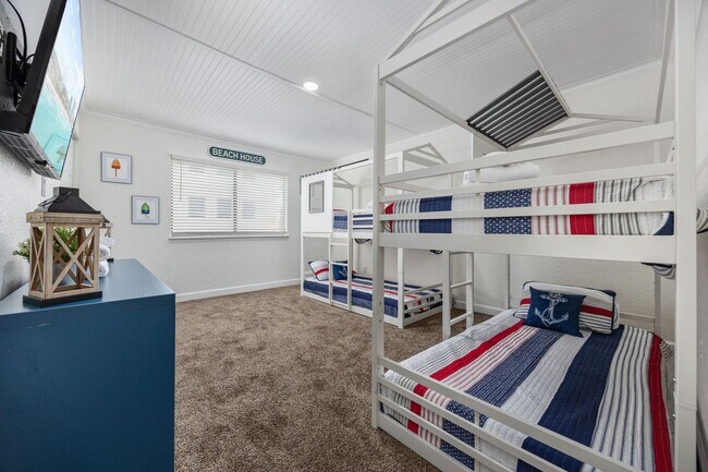 Building Photo - All Inclusive Seasonal Rental Available October 1st, 2025-March 31st 2026!