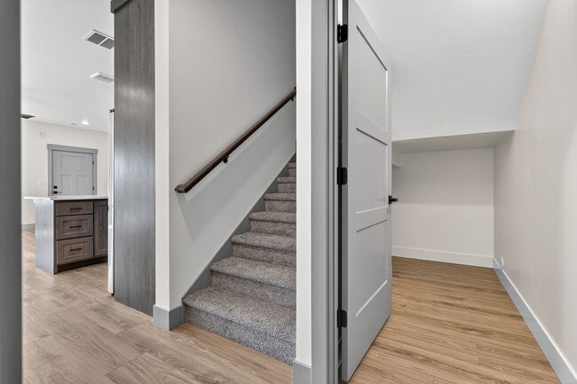 Building Photo - BRAND NEW3 BED 2.5 BATH TOWNHOME WITH 2 ST...