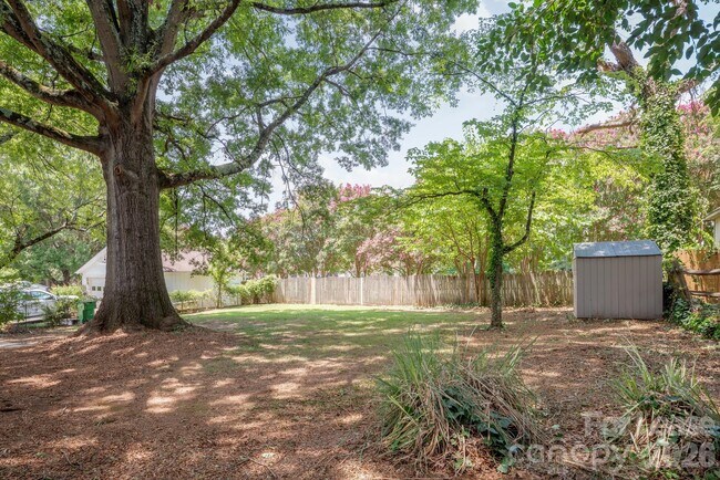 Building Photo - 1129 Eastview Dr