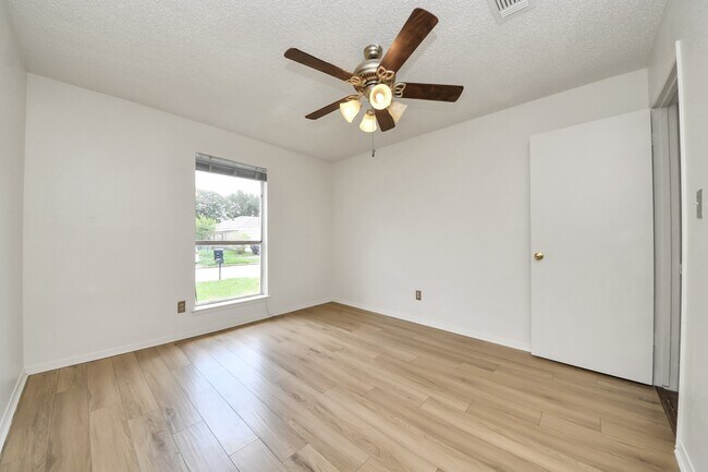 Building Photo - 6230 Grandvale Dr