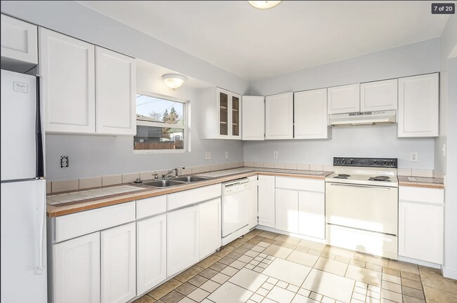 Building Photo - 3003 N Standard St