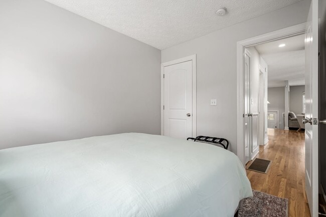 Building Photo - Beautiful 4 Bedroom in Short North