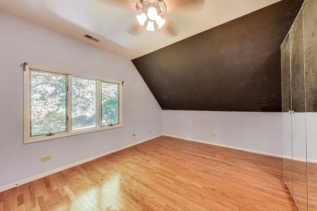 Building Photo - 135 E 55th St