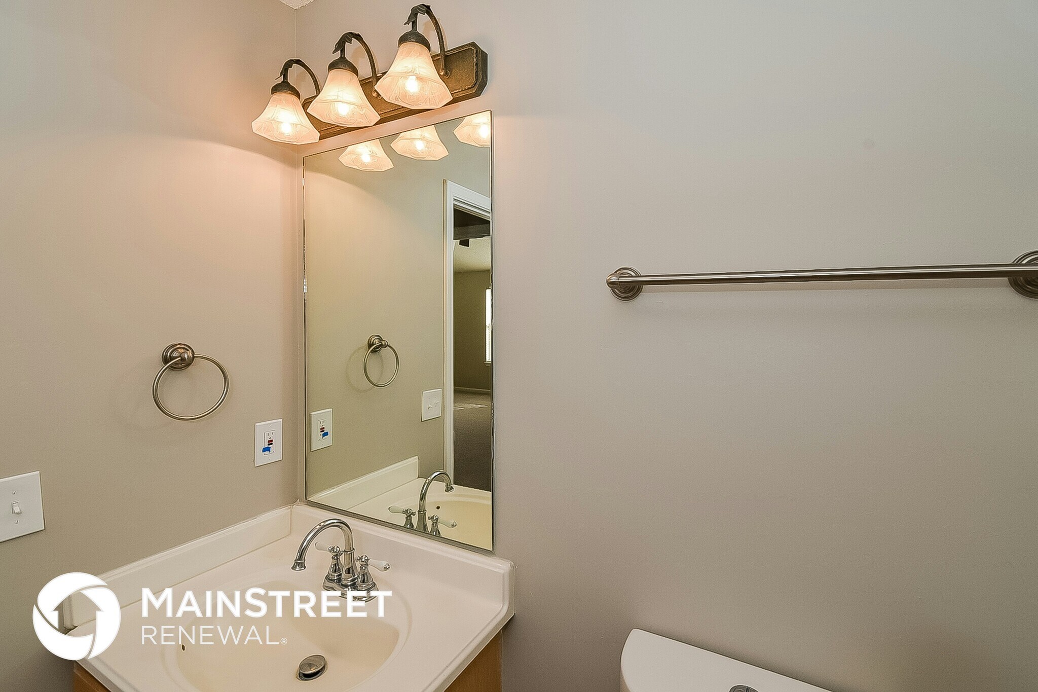 Building Photo - 200 Teak Ln