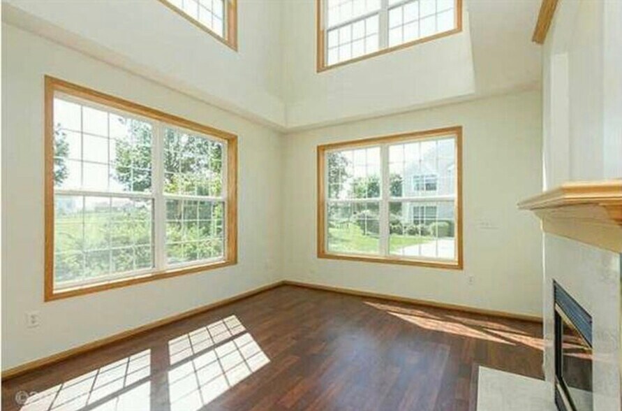 Building Photo - 3923 NE Gardenia Ln