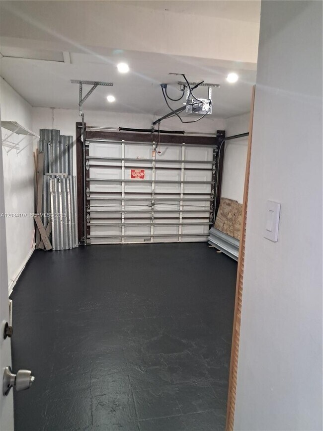 Building Photo - 9645 SW 148th Pl