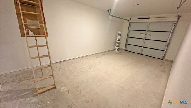 Building Photo - 977 Cline Dr