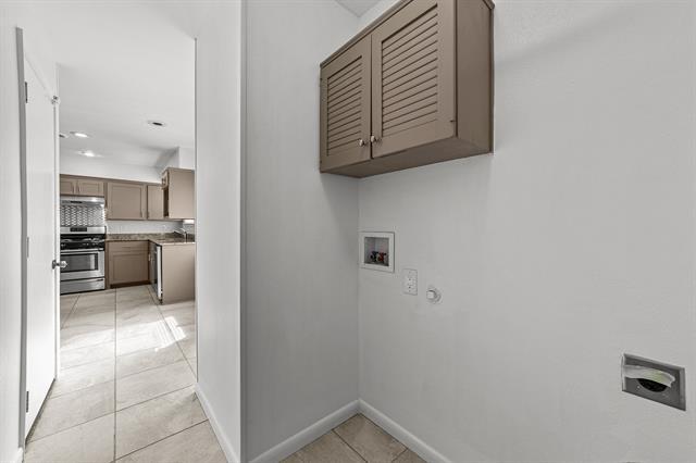 Building Photo - 8604 Graywood Dr