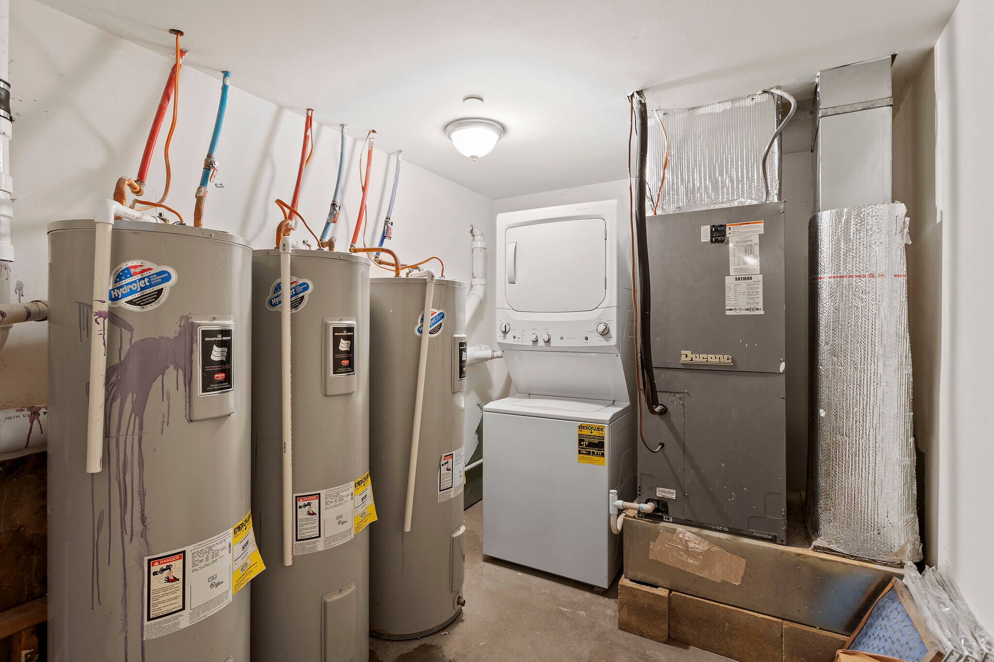 Building Photo - 526 S 13th St