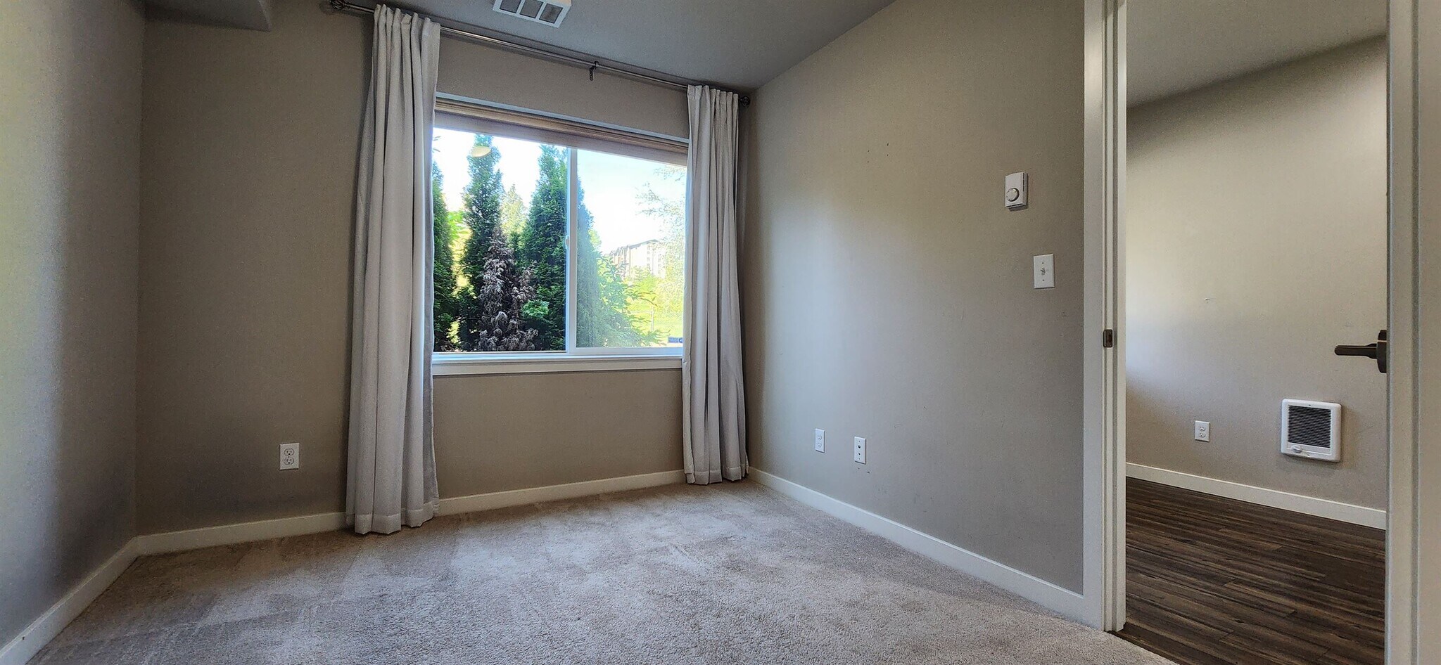Building Photo - 16021 Manor Way