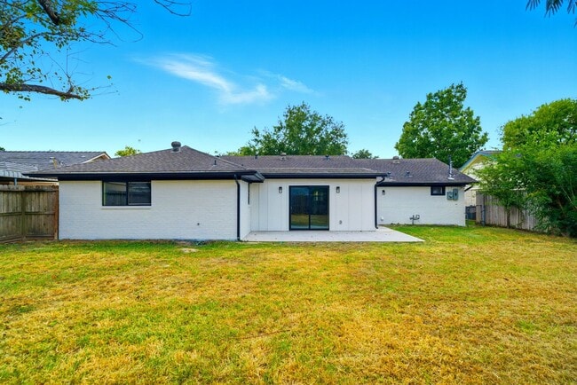 Building Photo - 6034 Birchmont Dr