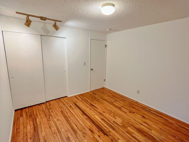 Building Photo - Charming 3bd/2bth Rambler in Tam o'Shanter in Redmond $3,795/mo