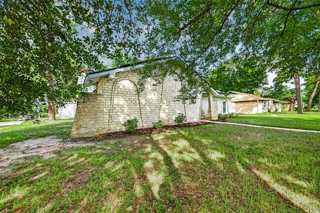 Building Photo - 25503 Foxbriar Ln