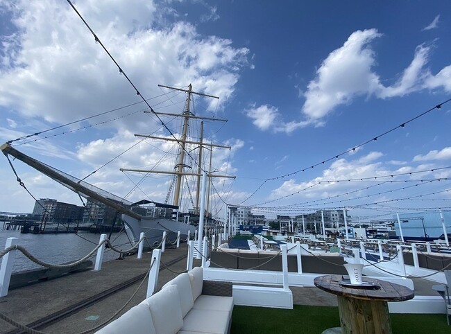 Building Photo - 360 Meridian St