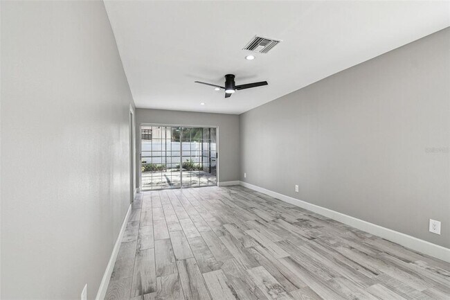 Building Photo - 2 S Treasure Dr