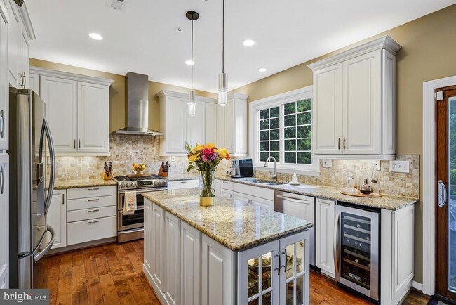 Building Photo - 12405 Willow Falls Dr