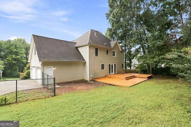 Building Photo - 318 Magnolia Dr