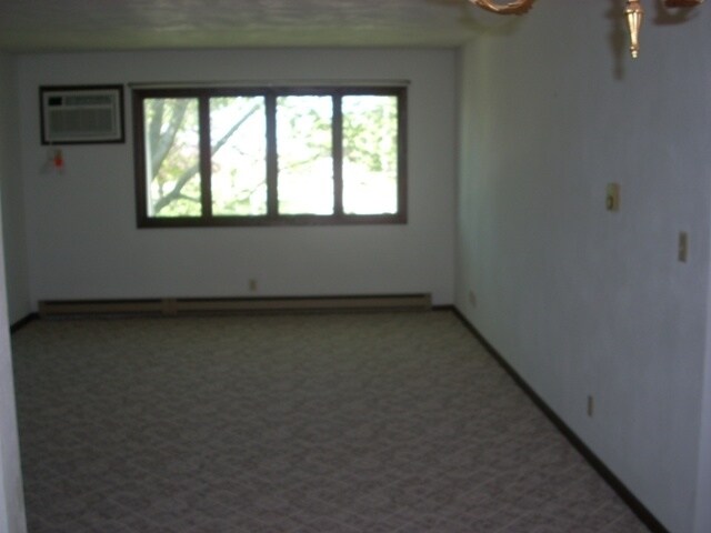 Building Photo - 425 W Maine St