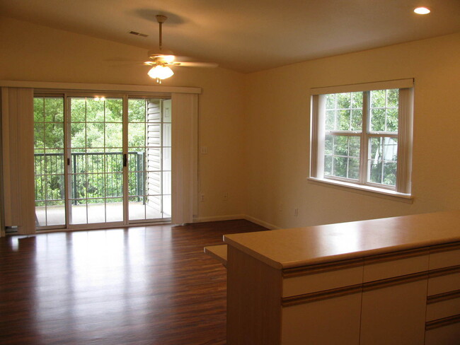 Building Photo - Condominium in The Oaks of Holiday Hills R...