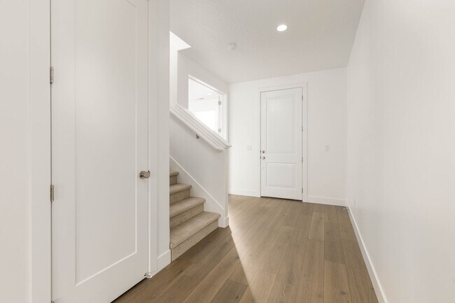 Building Photo - Beautiful New Home with access to community pool