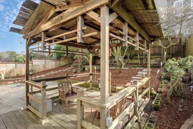 Building Photo - 175 Vasquez Ave