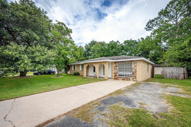 Building Photo - 2840 Gardendale Ave